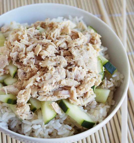 la ensalada de arroz y pescado conservas