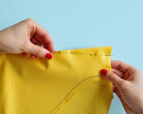 cómo hacer pinzas en la final del vestido