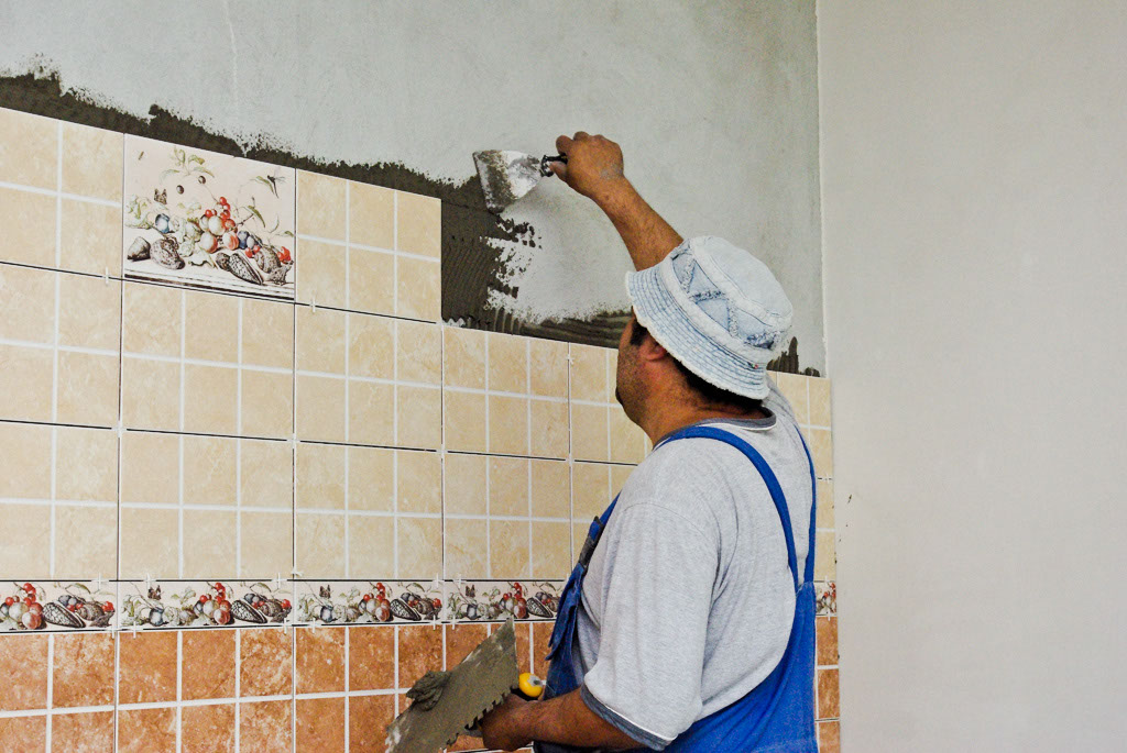 how to put tile on the wall with their hands