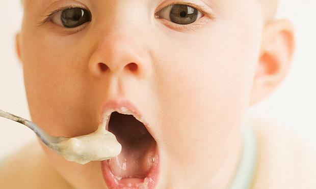 dieta de uma criança de 6 meses em um misto amamentados
