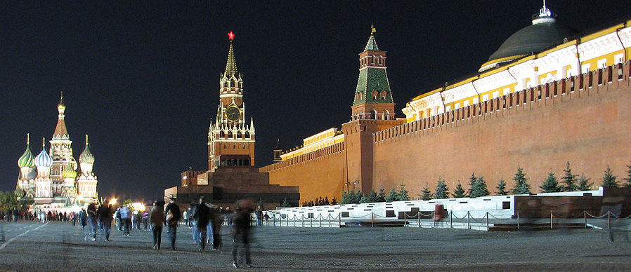 kremliovskaya el muro y la plaza Roja