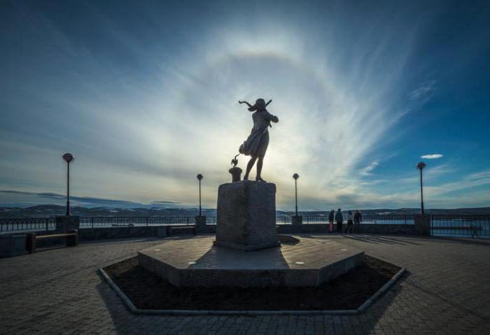 monument waiting in Murmansk where the