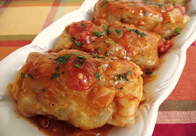 cabbage rolls with minced chicken