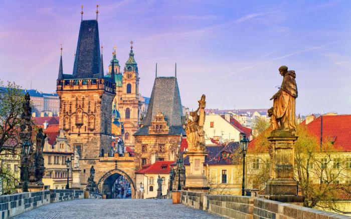 wie viele Stunden Fliegen Sie nach Prag aus Moskau