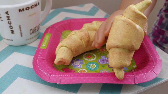 crafts for dolls with their own hands from plasticine