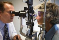 Phacosclerosis目は何ですか？ 多発性硬化症のレンズの眼差の原因、症状と治療