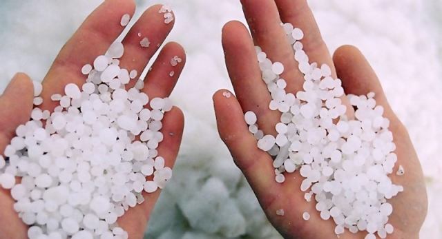 Sea salt strengthens nails
