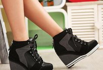 Trendy sneakers with high sole