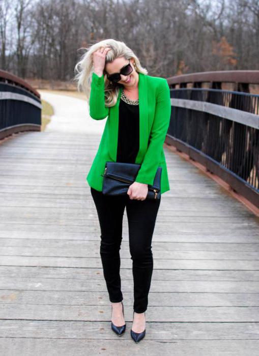 what to wear with green jacket