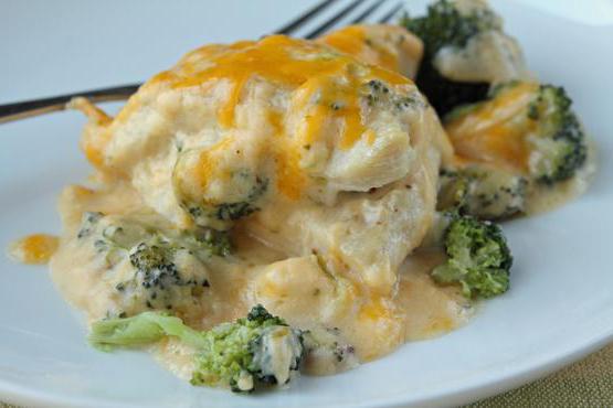 brokuły z kurczakiem w piekarniku z serem