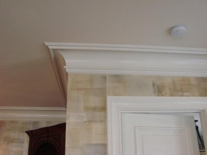 mouldings in the interior of the apartment