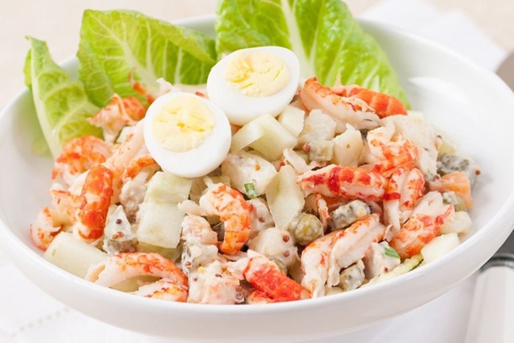 Winter salad with prawns