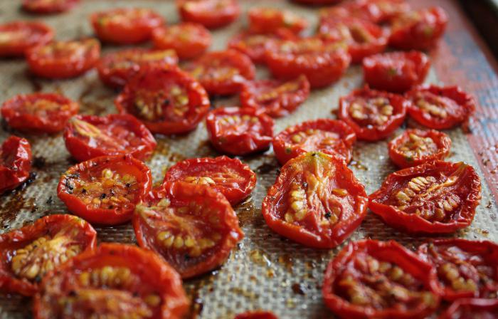 how to jerk tomatoes in the drier
