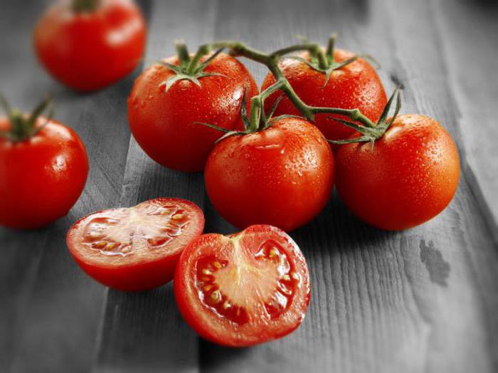 el exprimidor para tomates con sus propias manos