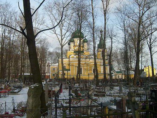 "Литераторские Steg" des Wolkow-Friedhof, wie man