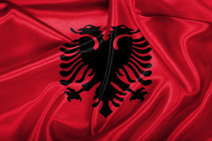 co przedstawia flagę Albanii