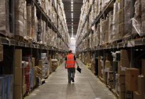 What are the duties of the warehouse loader?