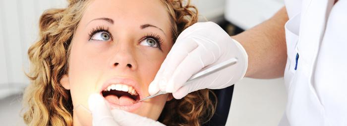 炎症の歯の根の治療と抗生物質