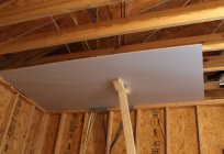 How to align the ceiling with his hands
