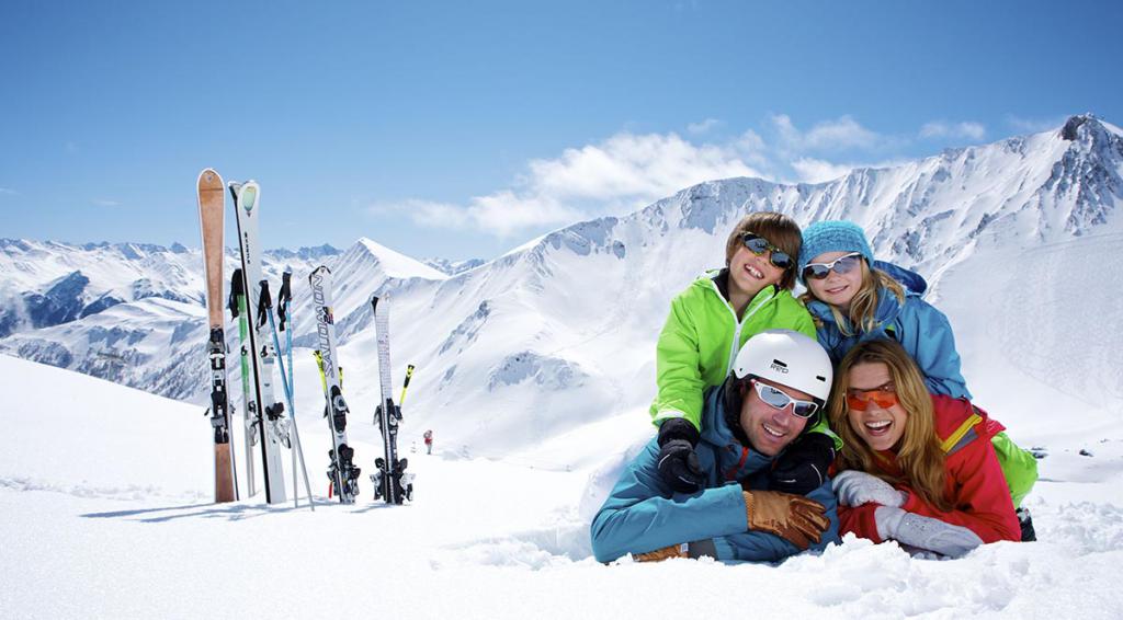 a família na estância de esqui