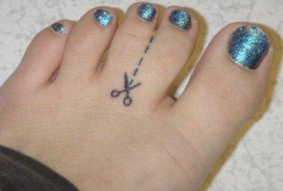 if a woman has fused toes