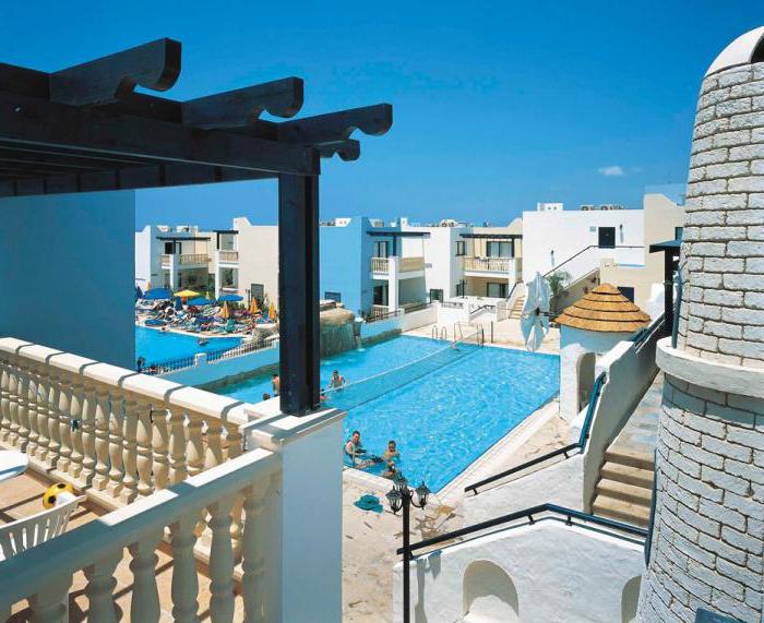 el hotel eleni holiday village 4 de paphos, en chipre