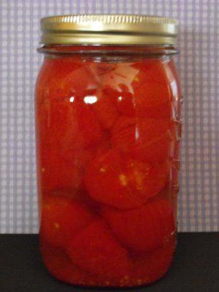 tomates enlatados con albahaca