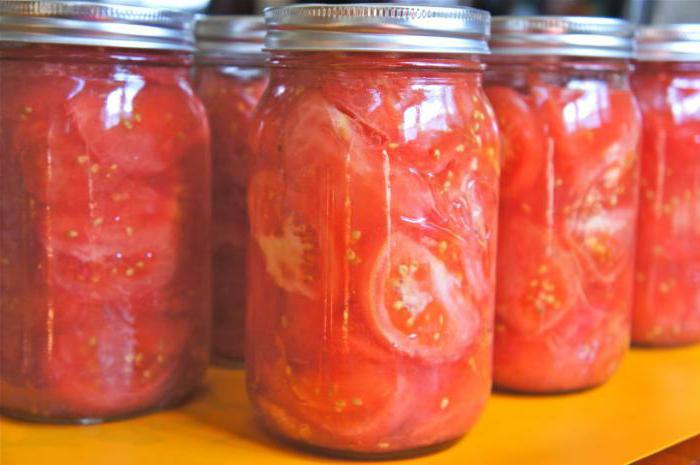 tomates con albahaca enlatados