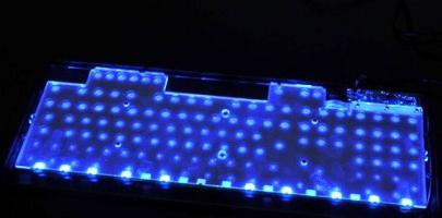 teclado de laptop com luz de fundo