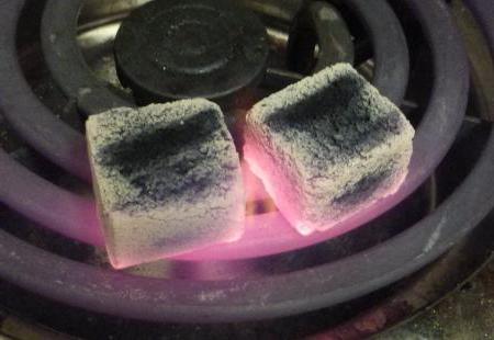 як розпалювати вугілля для кальяну на плиті