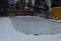 Cómo verter la pista de patinaje sobre hielo en el patio: características del proceso de