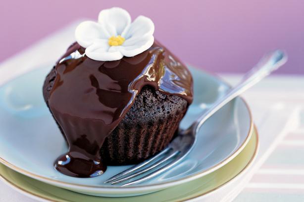 chocolate cupcakes with chocolate cream