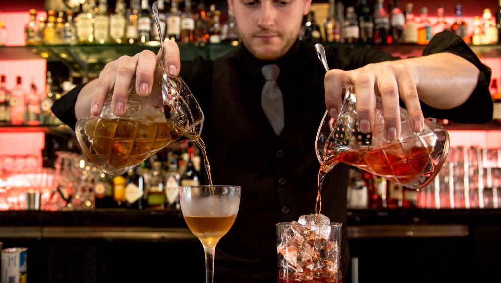la profesión de camarero barman