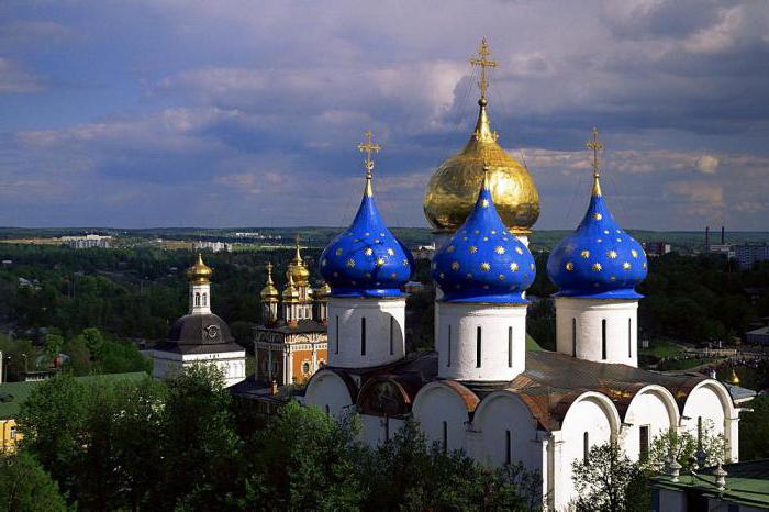 Mariä-Entschlafens-Kathedrale der Dreifaltigkeit Sergius Foto