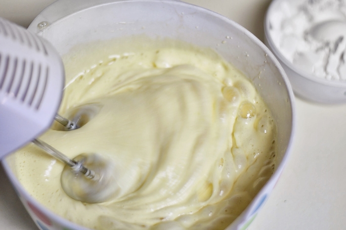 how to cook a cake made of sour cream
