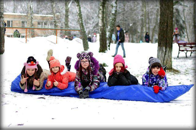 أطفال المخيم خلال عطلة الشتاء