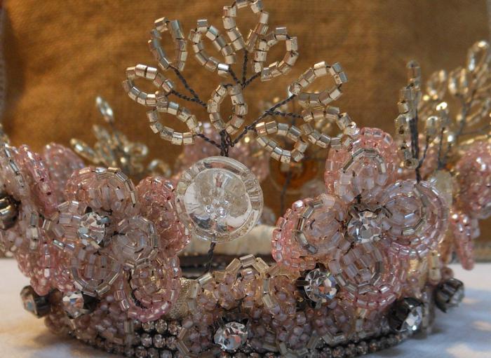 how to make a crown of beads