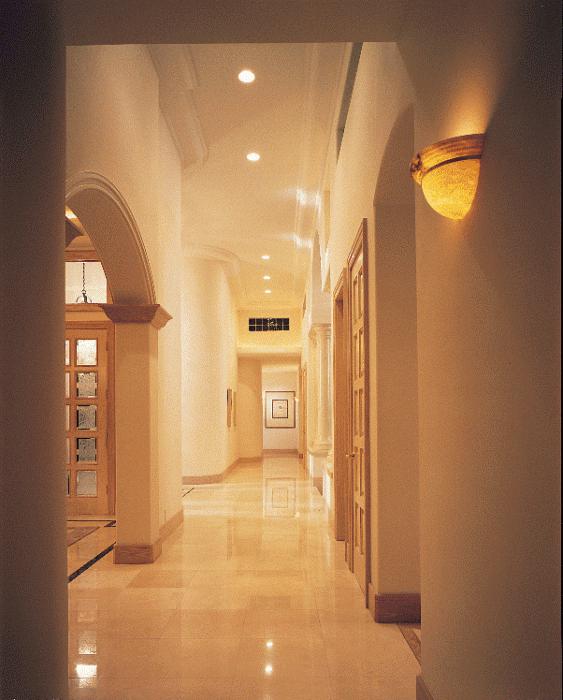 das Design des langen Korridors