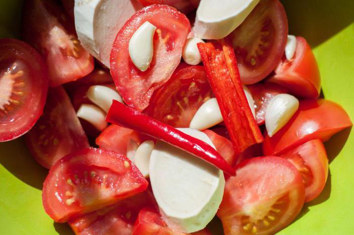 аджика domates, havuç ve sarımsak tarifi
