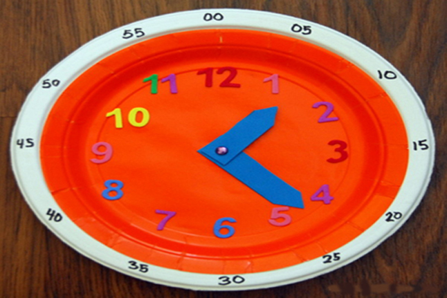 clock of disposable plates