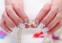Shellac with rhinestone: description, design features and recommendations