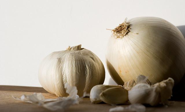 how to quickly peel garlic