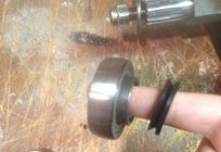 How to replace the outboard bearing of the propeller shaft?