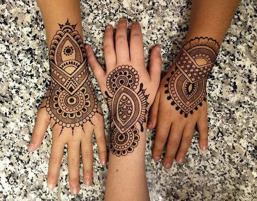 the henna patterns