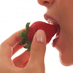 vitamins in strawberries