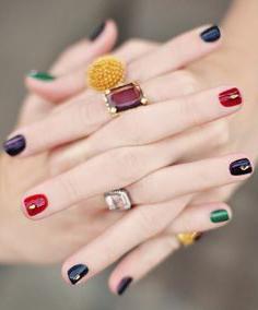 la combinación de los colores en las uñas de feng shui