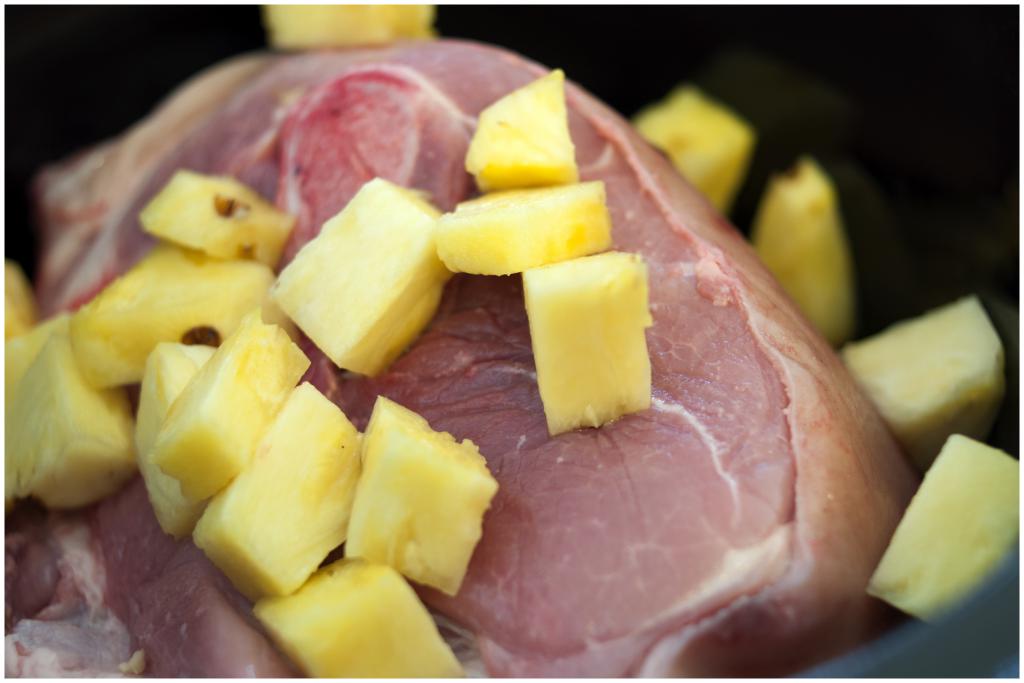 Cómo cocinar la carne de cerdo con piña?