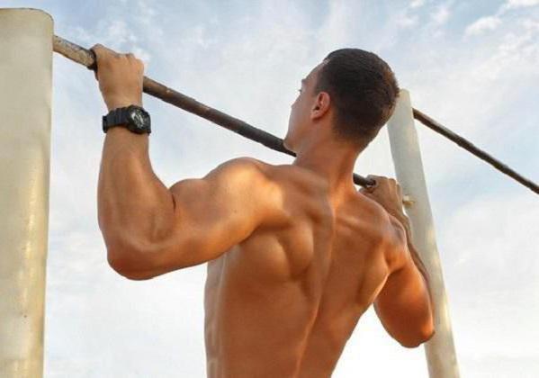 reverse pull-UPS on the bar