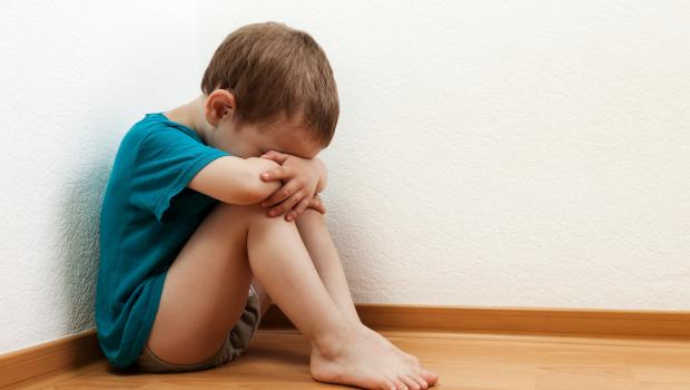 die Behandlung der Enuresis bei Kindern im Haus