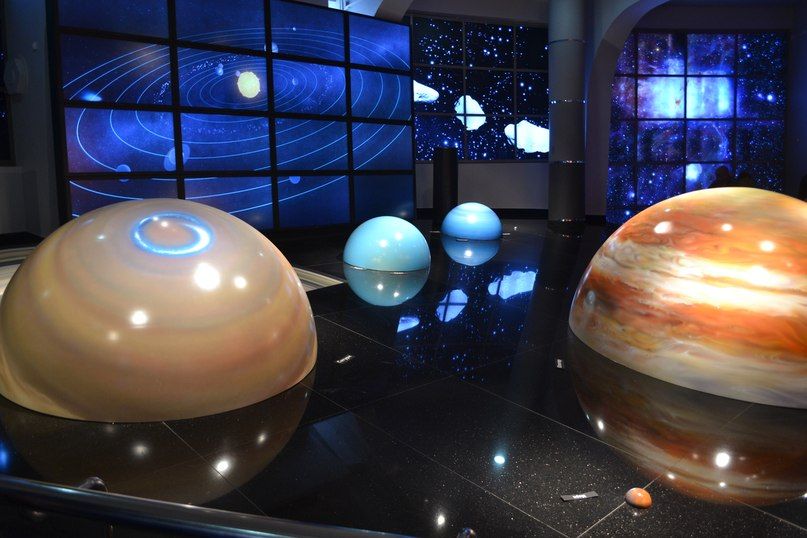salonlarından bir planetaryum